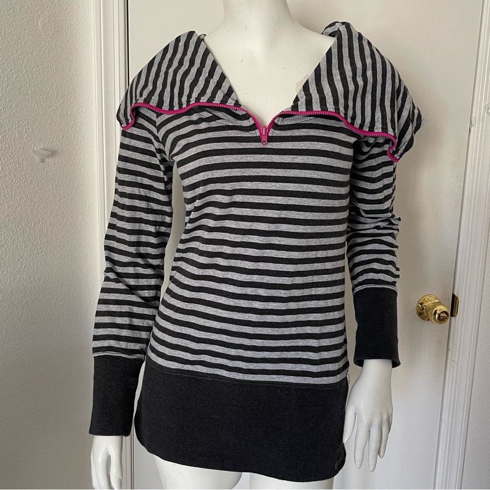North Face striped LongSleeve Top RN 61661 CA 30516 Size S